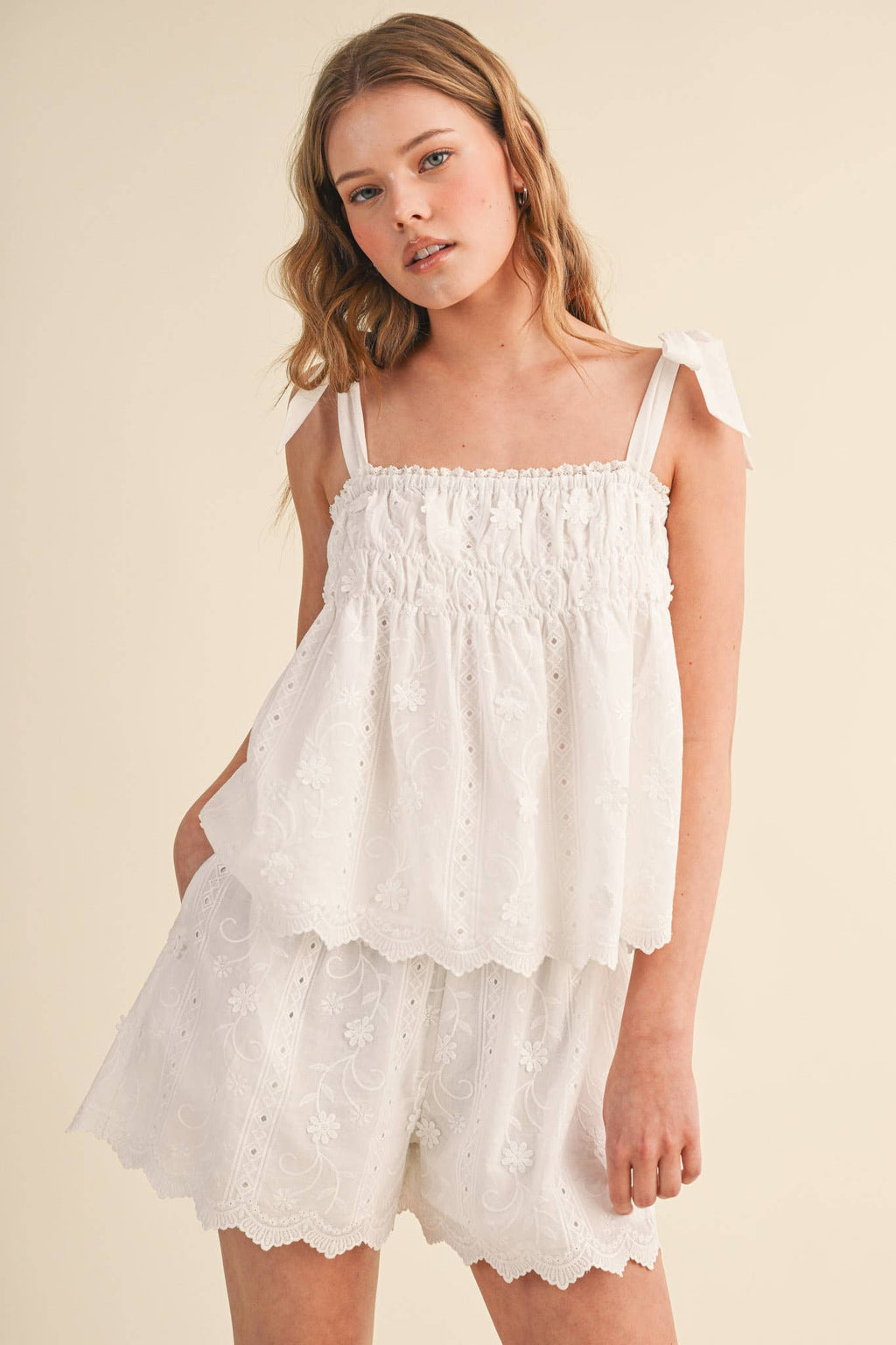 FLORAL EYELET TANK AND SHORTS SET MPST4820: White / L