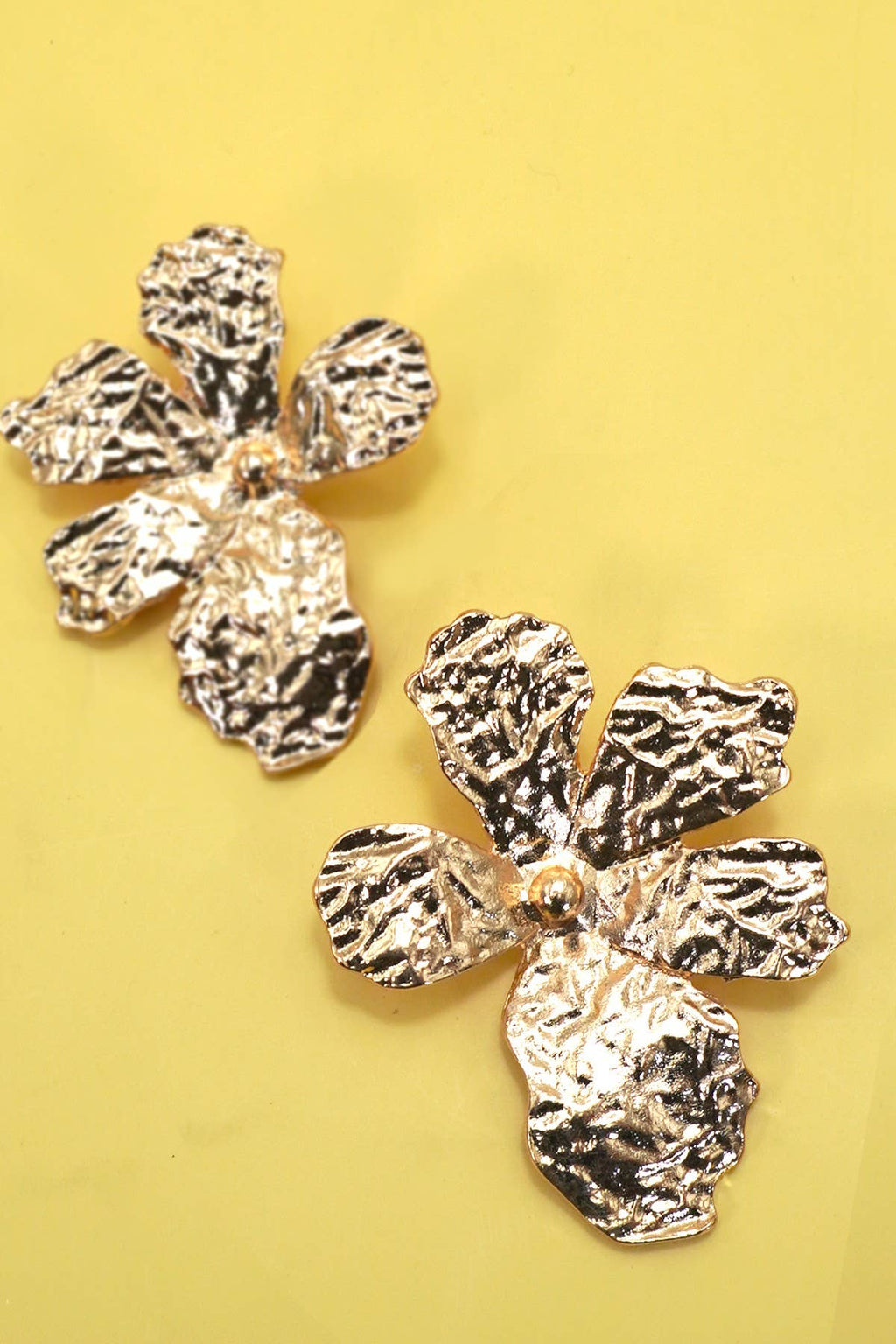 STATEMENT FLOWER STUD EARRINGS | 40E413: GOLD
